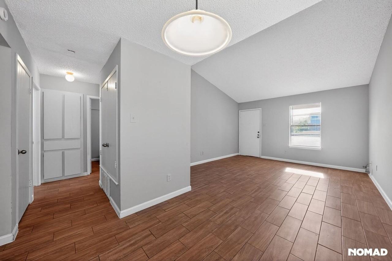 1600 W Braker Ln - Photo 2 of 30