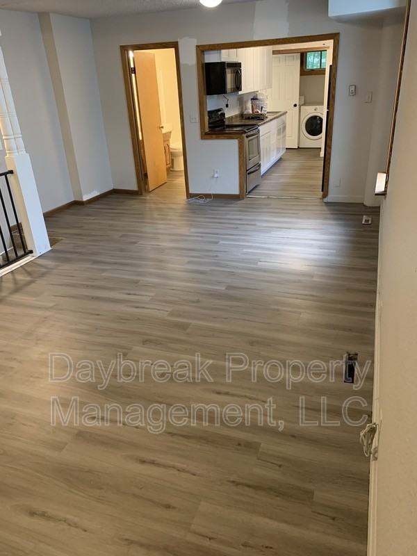 1005 12th St N - Photo 2 of 44