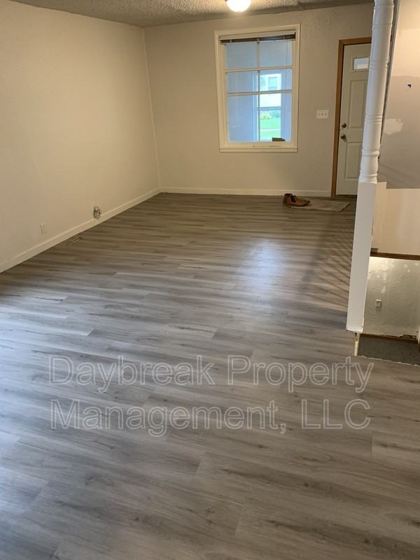 1005 12th St N - Photo 4 of 44