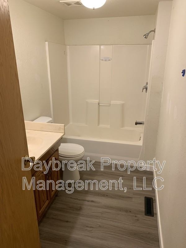 1005 12th St N - Photo 5 of 44