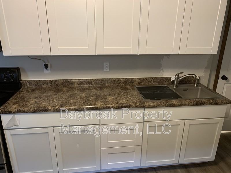 1005 12th St N - Photo 6 of 44