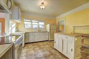 featured image of 124 S Elm St