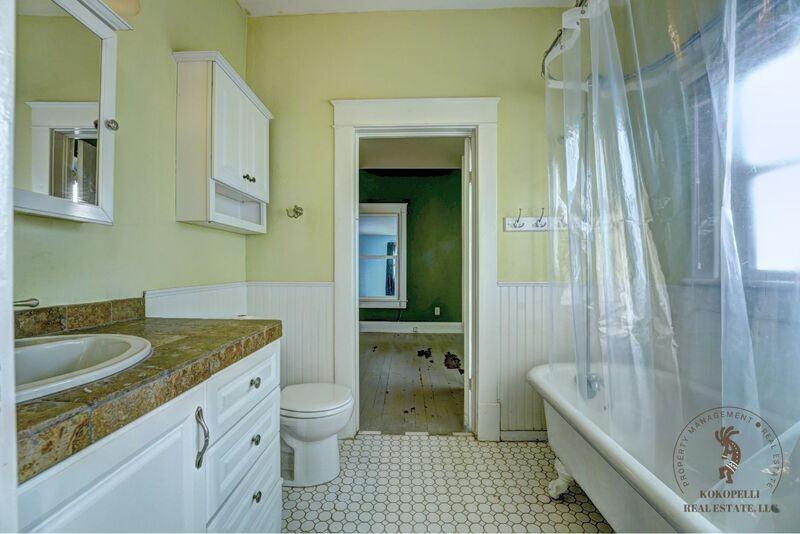 124 S Elm St - Photo 3 of 12