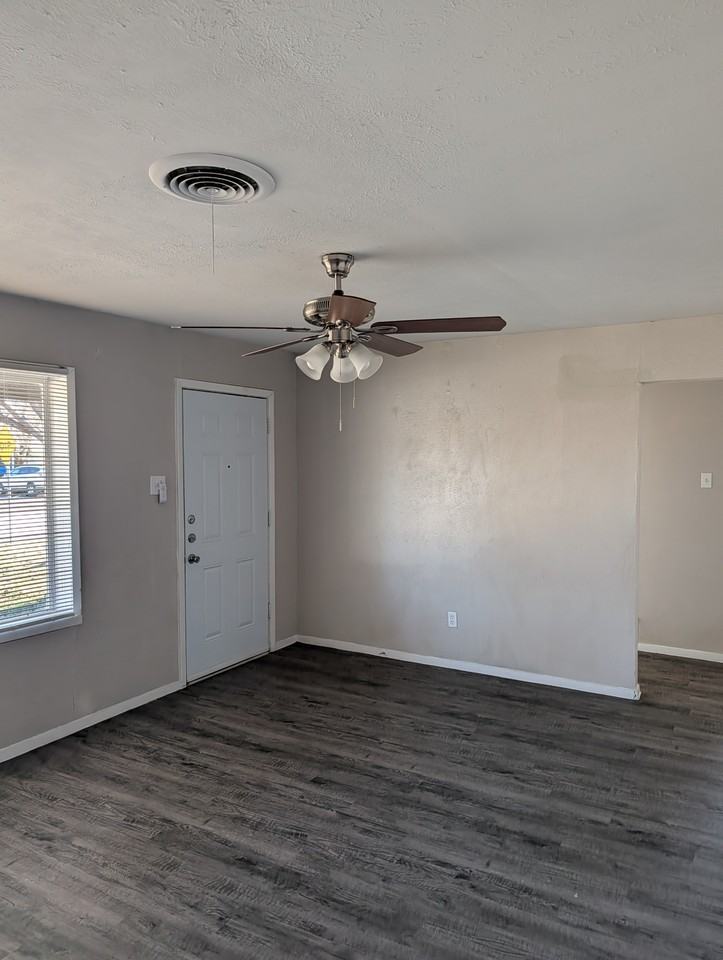 532 S Judd St - Photo 3 of 24