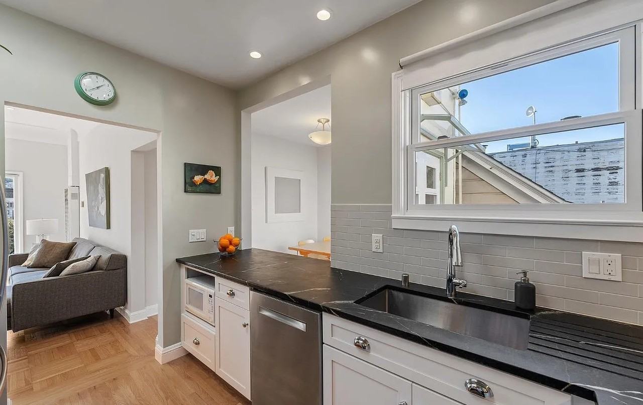 40 28th St #3 - Photo 3 of 22