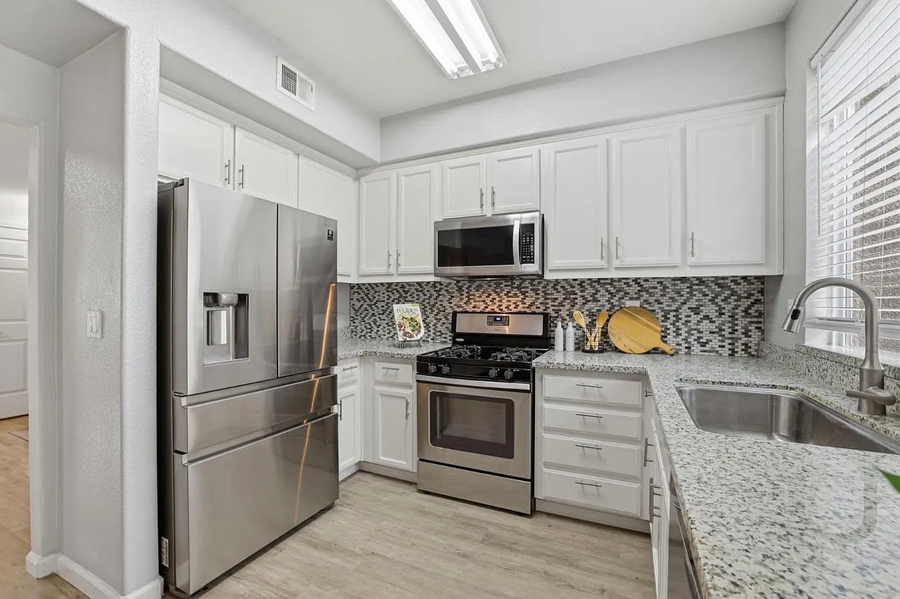 473 Tower Hill Ave - Photo 5 of 27