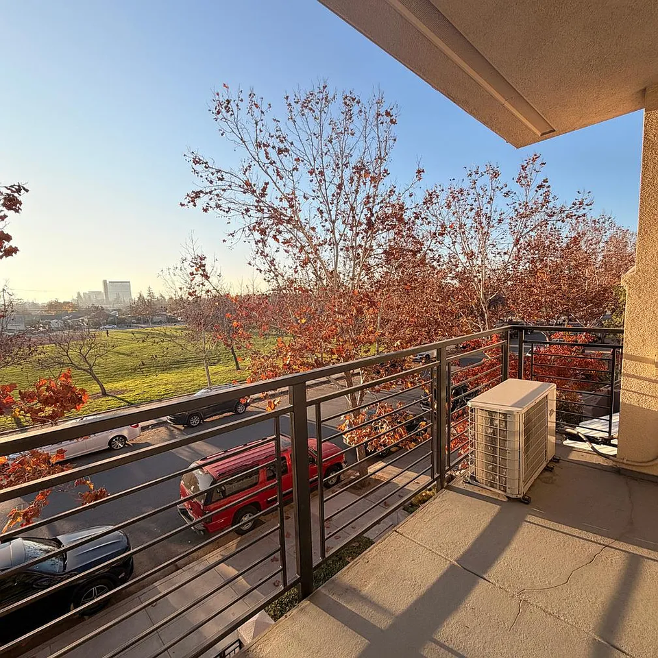 800 N 8th St #207 - Photo 2 of 8