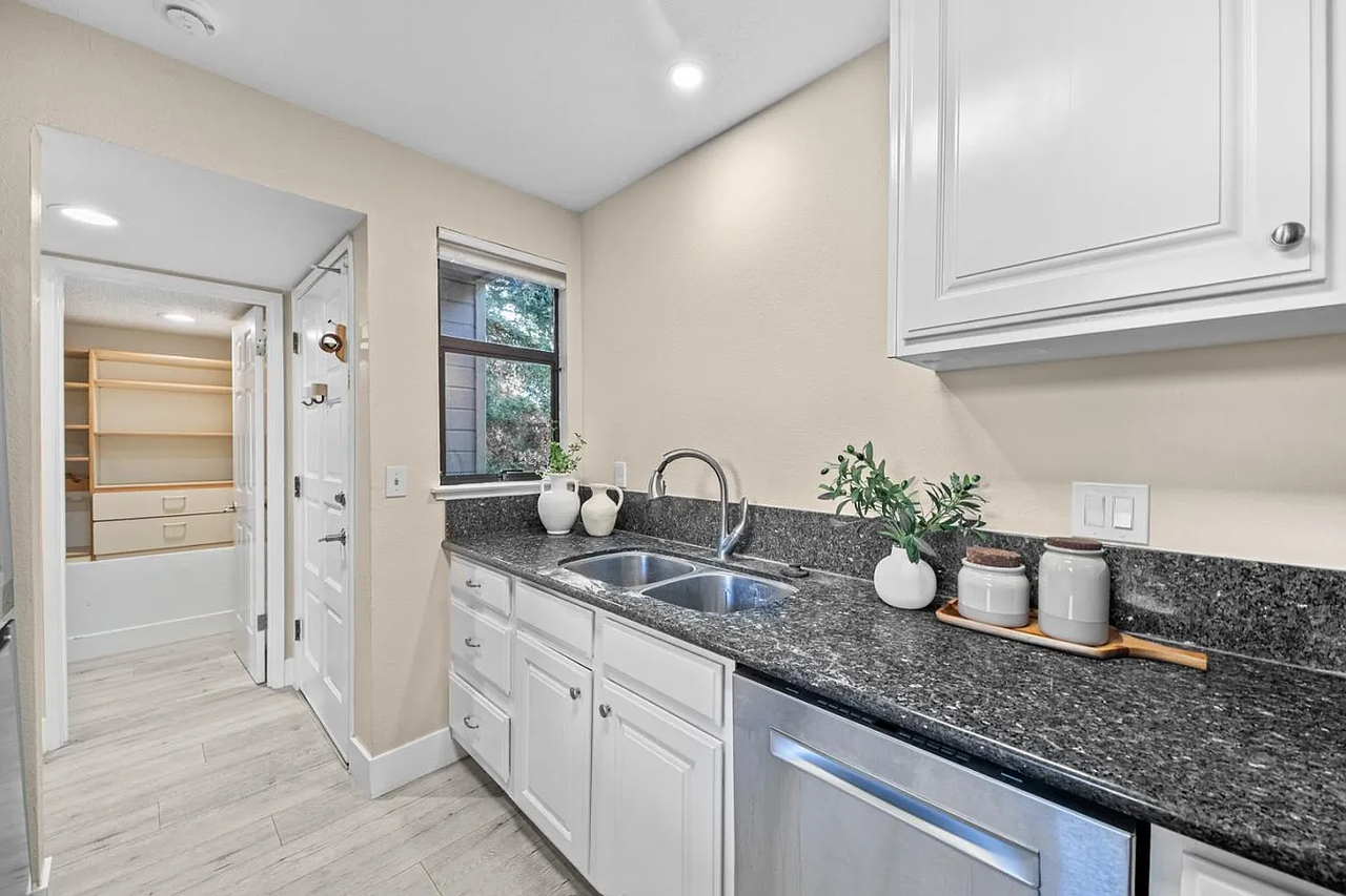 966 Silicon Dr - Photo 4 of 27