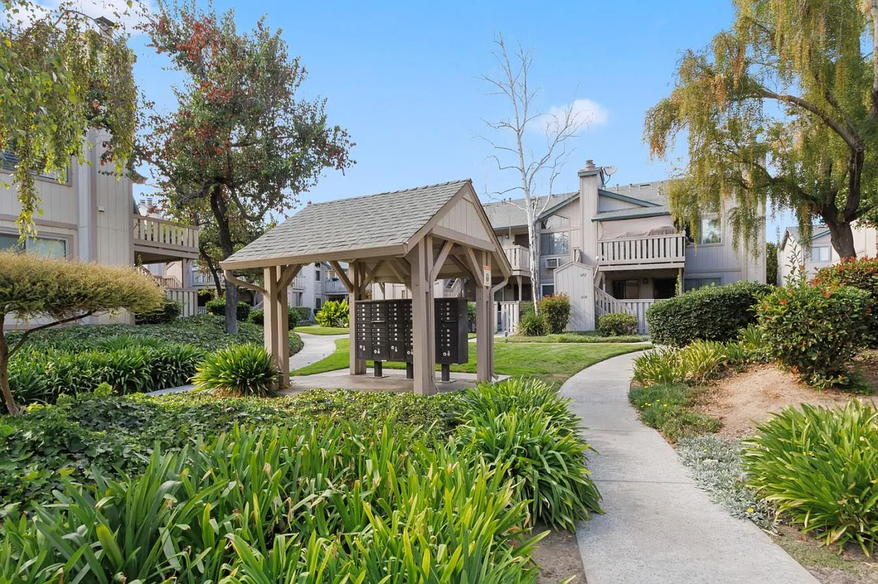 1227 Coyote Creek Ct - Photo 2 of 19