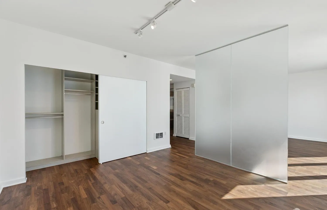 555 4th St #901 - Photo 2 of 10