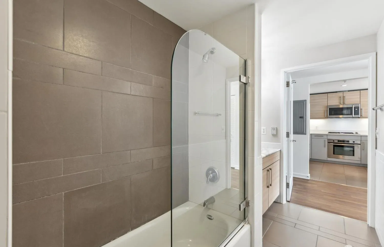 555 4th St #901 - Photo 3 of 10