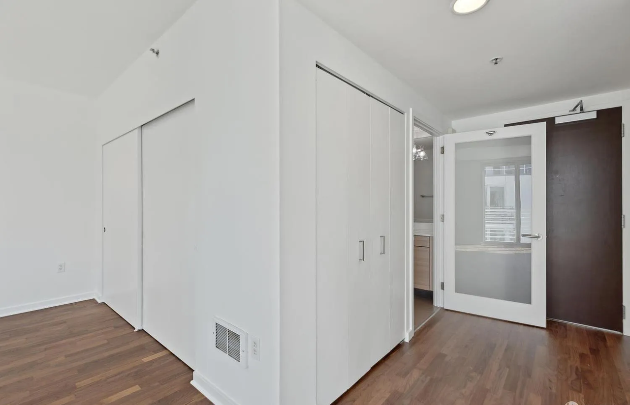 555 4th St #901 - Photo 5 of 10
