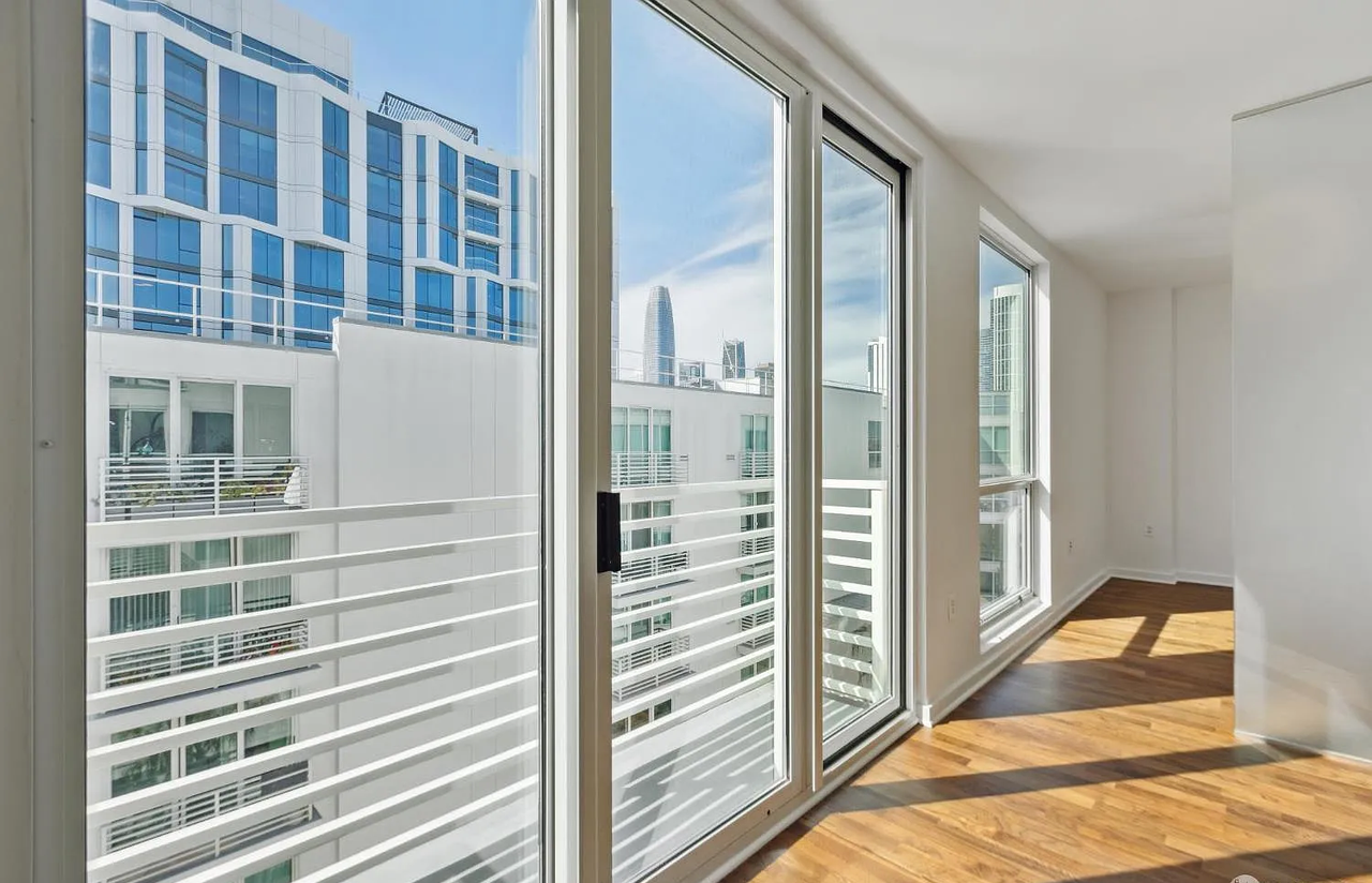 555 4th St #901 - Photo 6 of 10