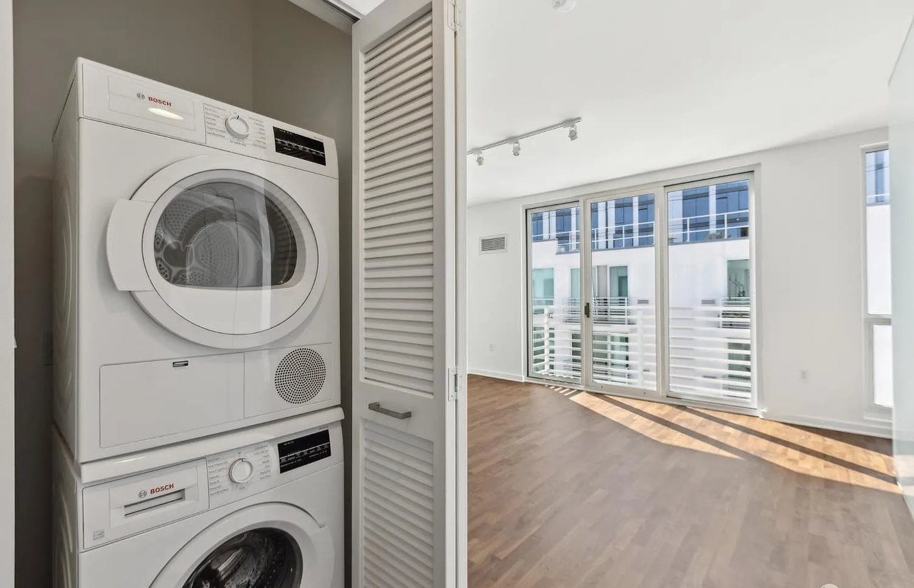 555 4th St #901 - Photo 7 of 10