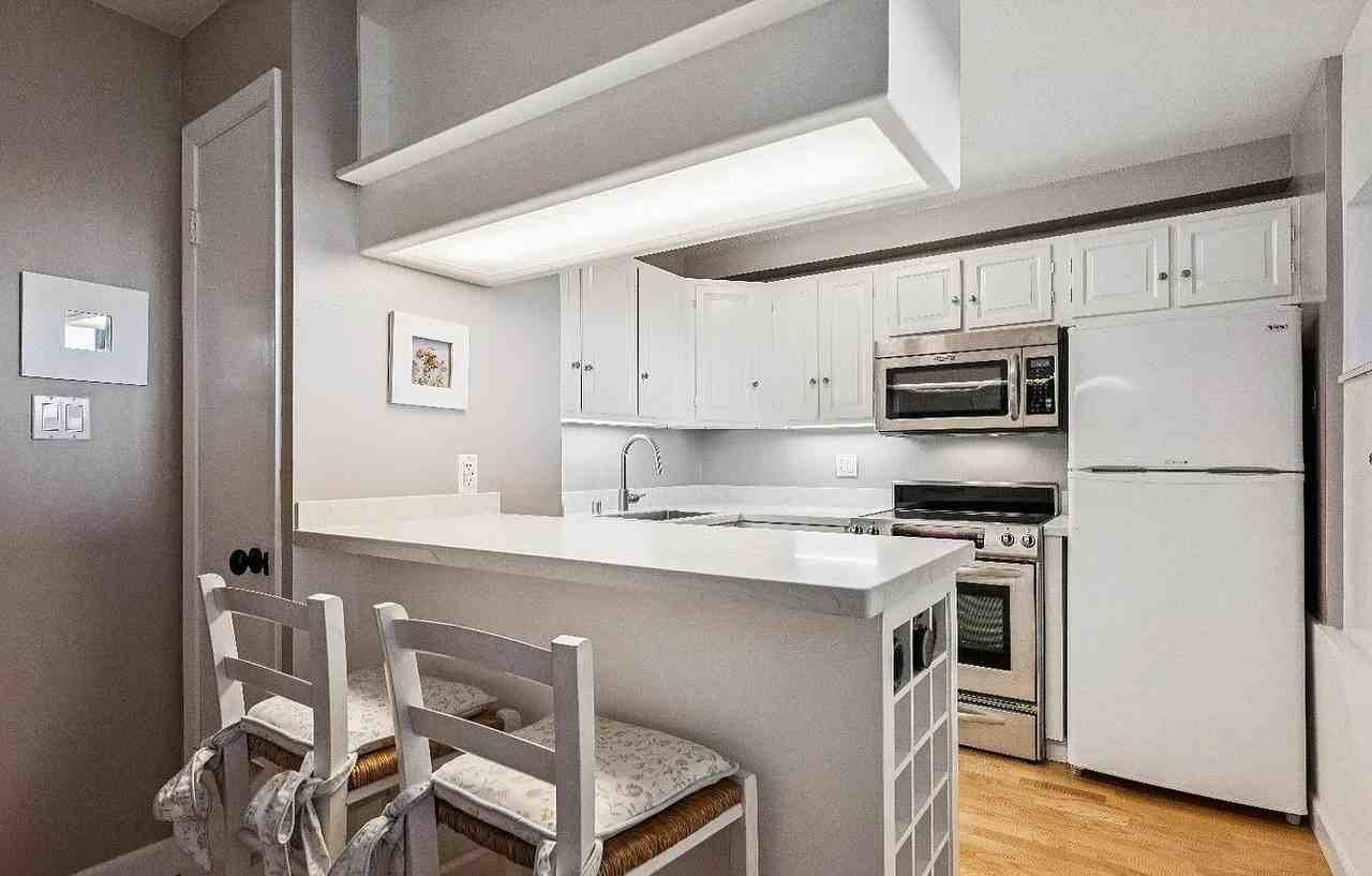 2295 Vallejo St #312 - Photo 4 of 21