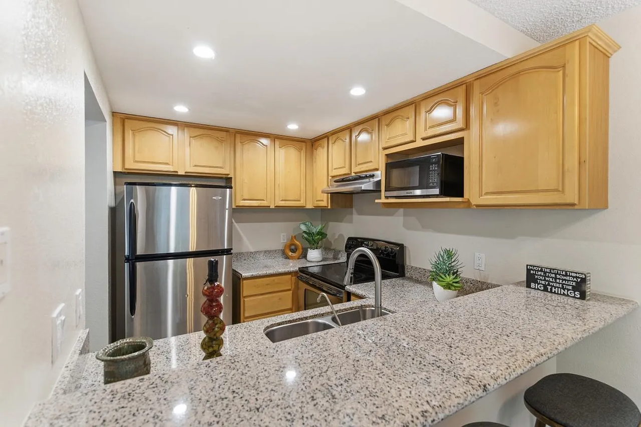 1058 Tekman Dr - Photo 3 of 19