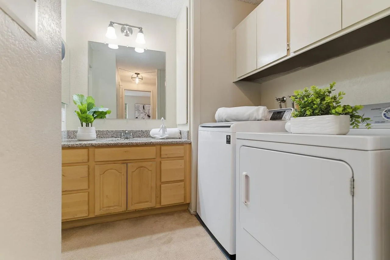 1058 Tekman Dr - Photo 5 of 19