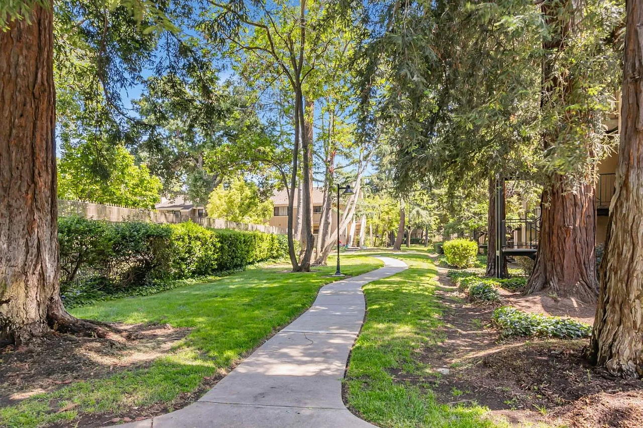 5376 Makati Cir - Photo 4 of 25