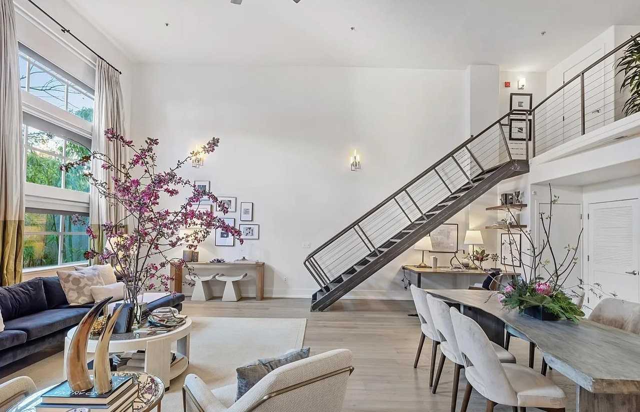 229 8th St #2 - Photo 4 of 17