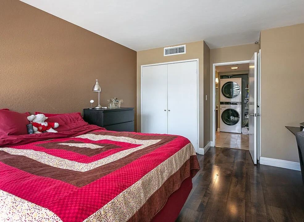 600 W 9th St #810 - Photo 4 of 18