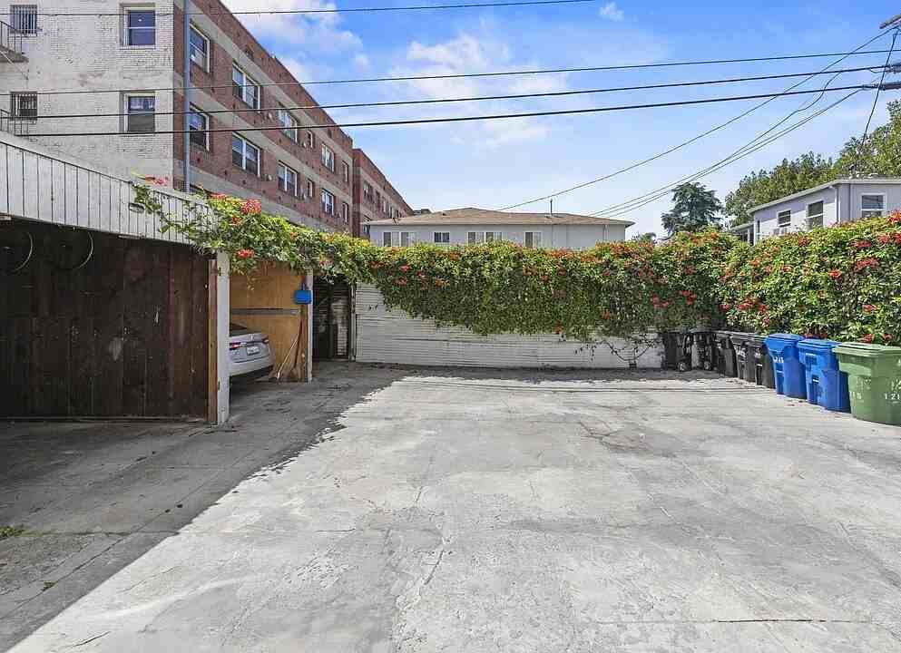 1215 5th Ave - Photo 4 of 19