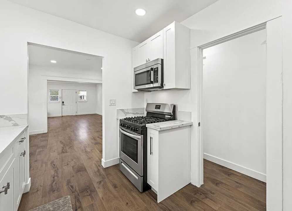 1215 5th Ave - Photo 5 of 19