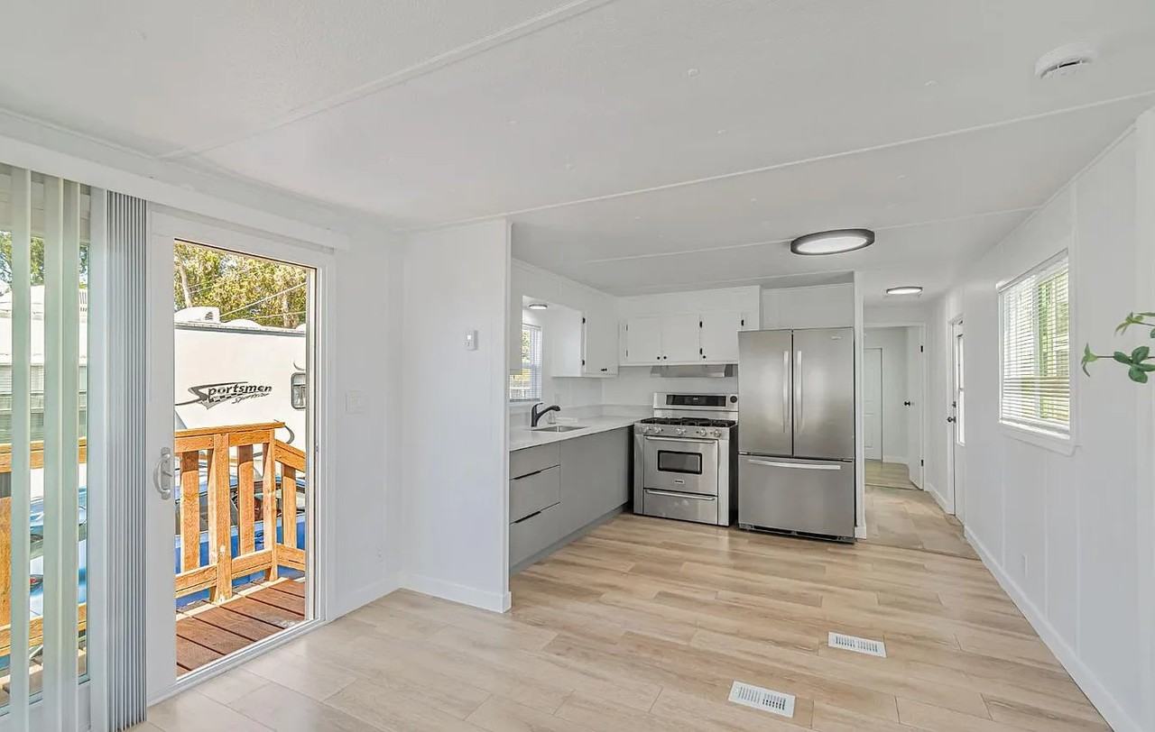 1700 El Camino Real Spc 1-9 #15 - Photo 4 of 17