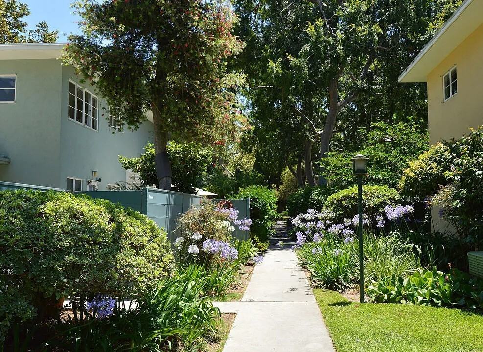 5442 1/2 Village Grn - Photo 6 of 17