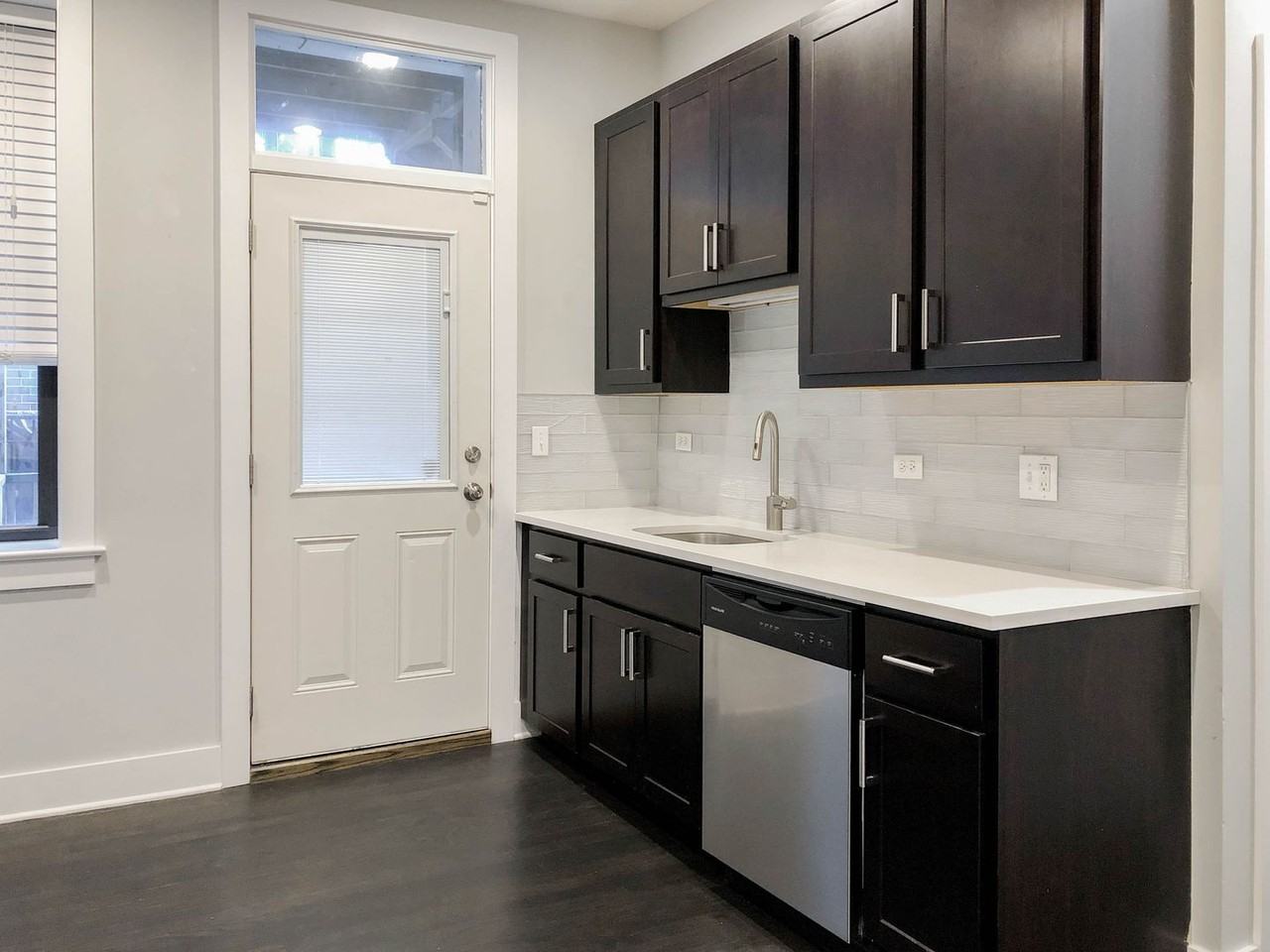 1947 W Nelson St #1W - Photo 3 of 13