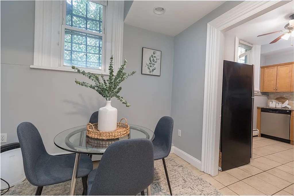 351 Dorchester St - Photo 3 of 10