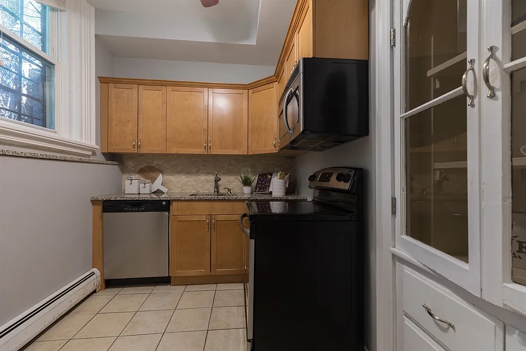 351 Dorchester St - Photo 4 of 10