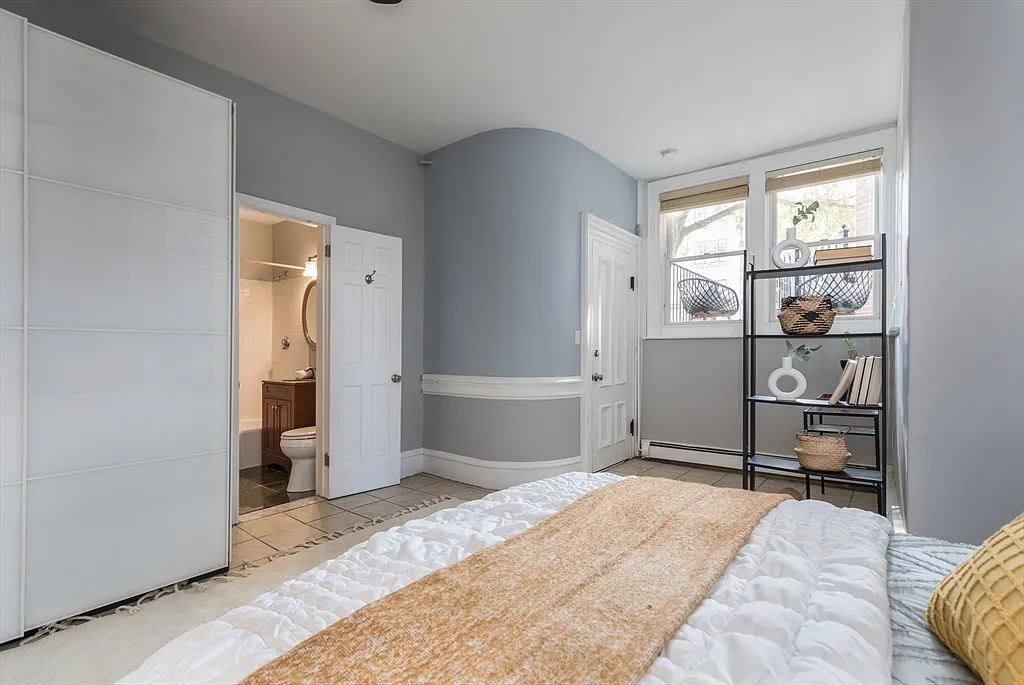 351 Dorchester St - Photo 5 of 10