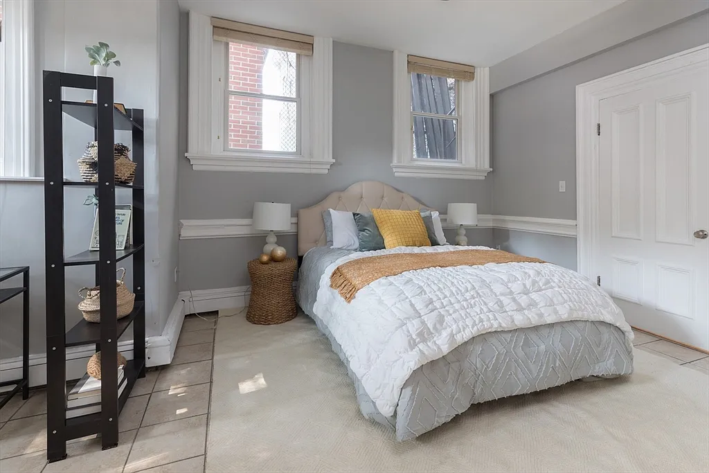 351 Dorchester St - Photo 7 of 10