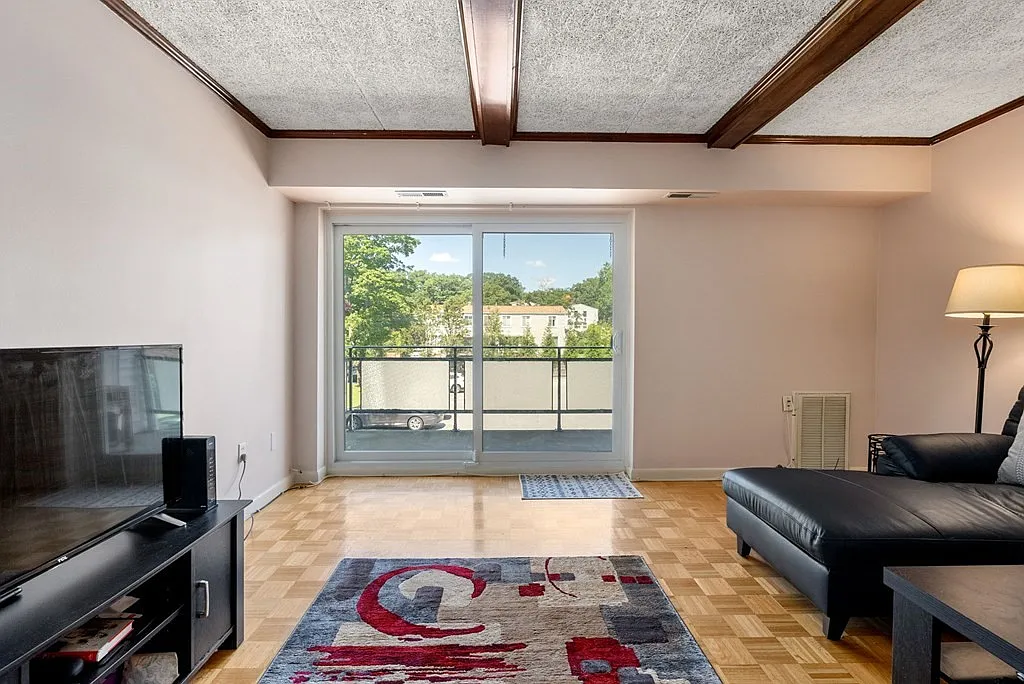 57 Broadlawn Park - Photo 3 of 20