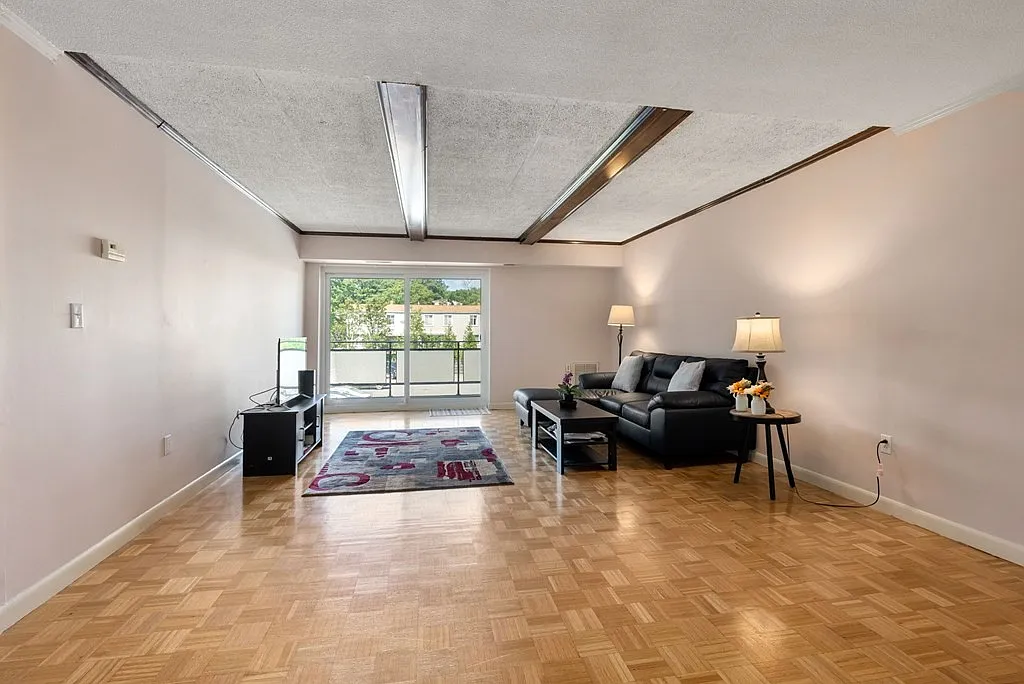 57 Broadlawn Park - Photo 4 of 20