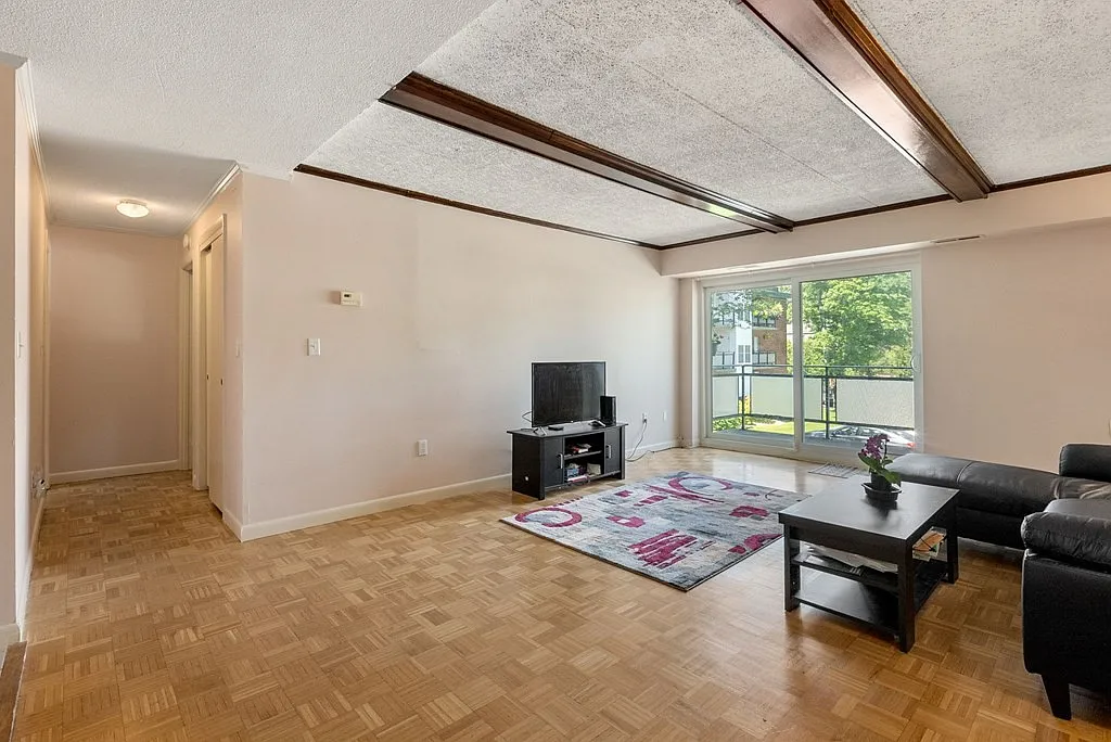 57 Broadlawn Park - Photo 7 of 20