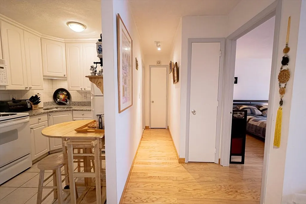 2 Larose Pl - Photo 4 of 13