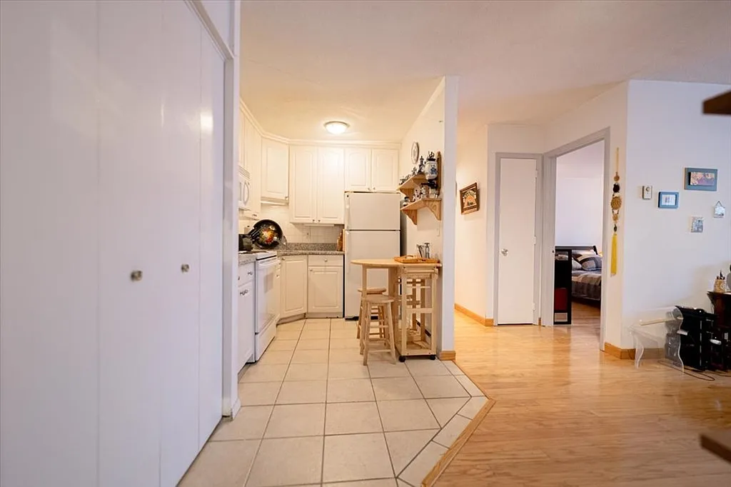 2 Larose Pl - Photo 5 of 13