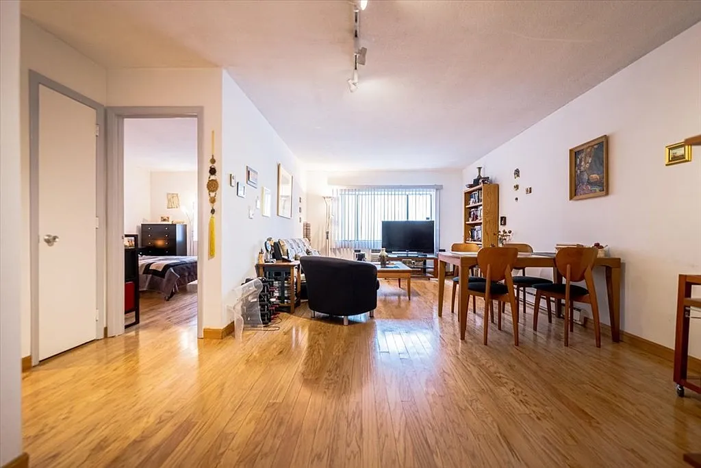 2 Larose Pl - Photo 7 of 13