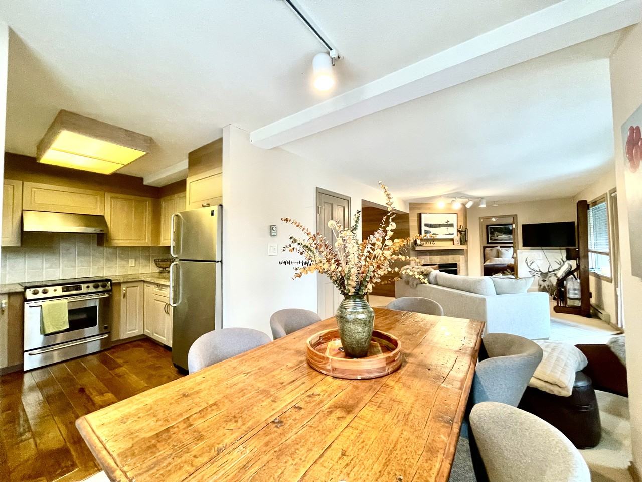 2548 Snowridge Cres - Photo 4 of 21