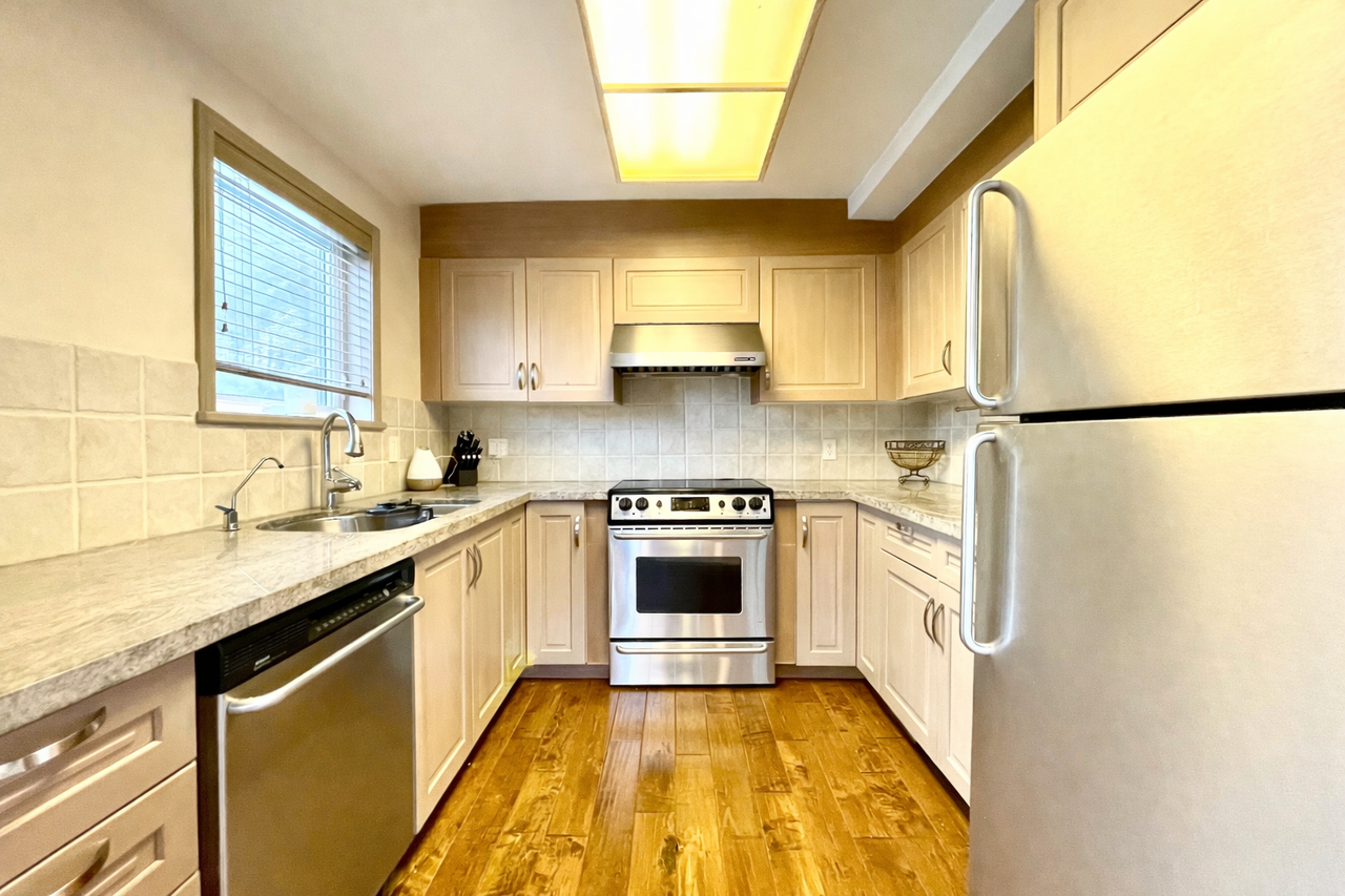 2548 Snowridge Cres - Photo 6 of 21