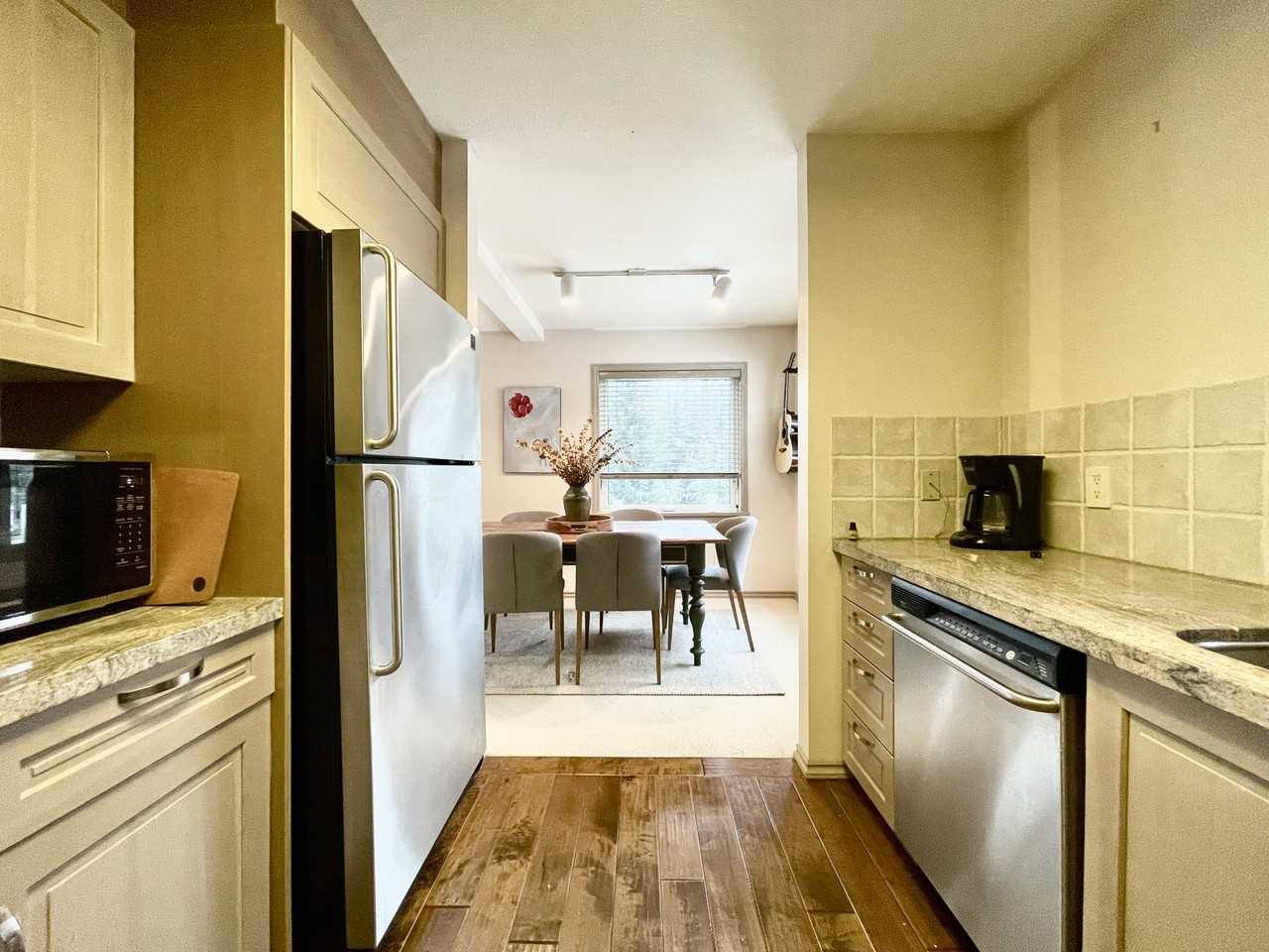 2548 Snowridge Cres - Photo 7 of 21