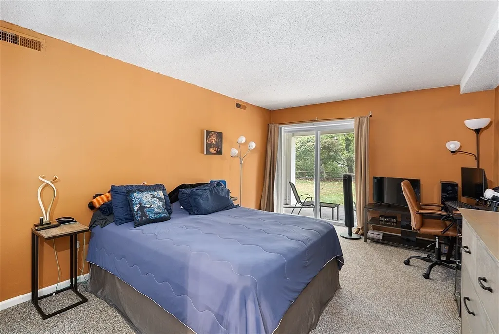 80 Williamsburg Dr #80 - Photo 4 of 11