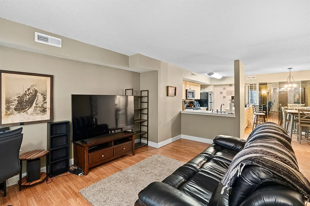 80 Williamsburg Dr #80 - Photo 7 of 11