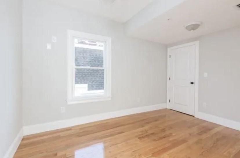 537 Sumner St #3 - Photo 7 of 11