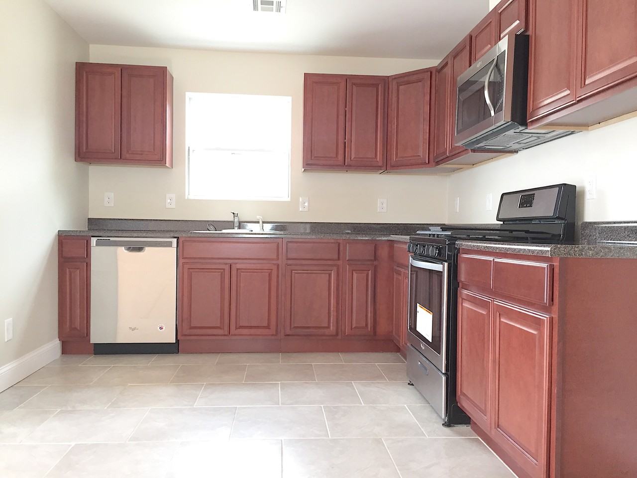 280 S 20th St #2 - Photo 4 of 21