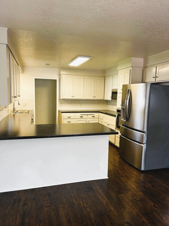 347 Woodcliff Dr #NA - Photo 2 of 14