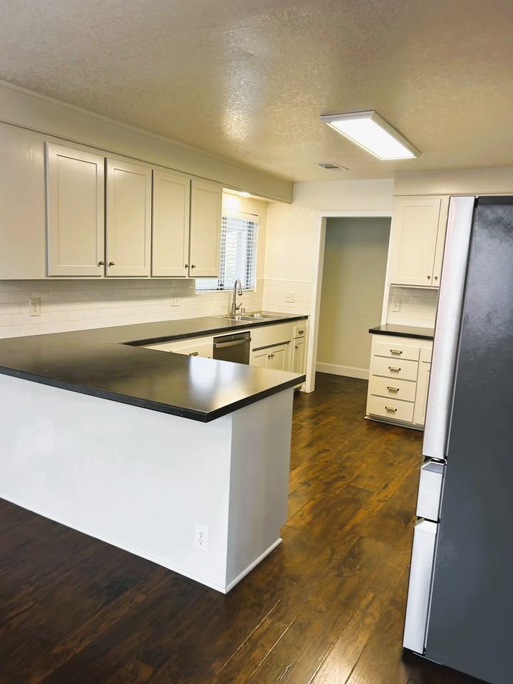 347 Woodcliff Dr #NA - Photo 3 of 14