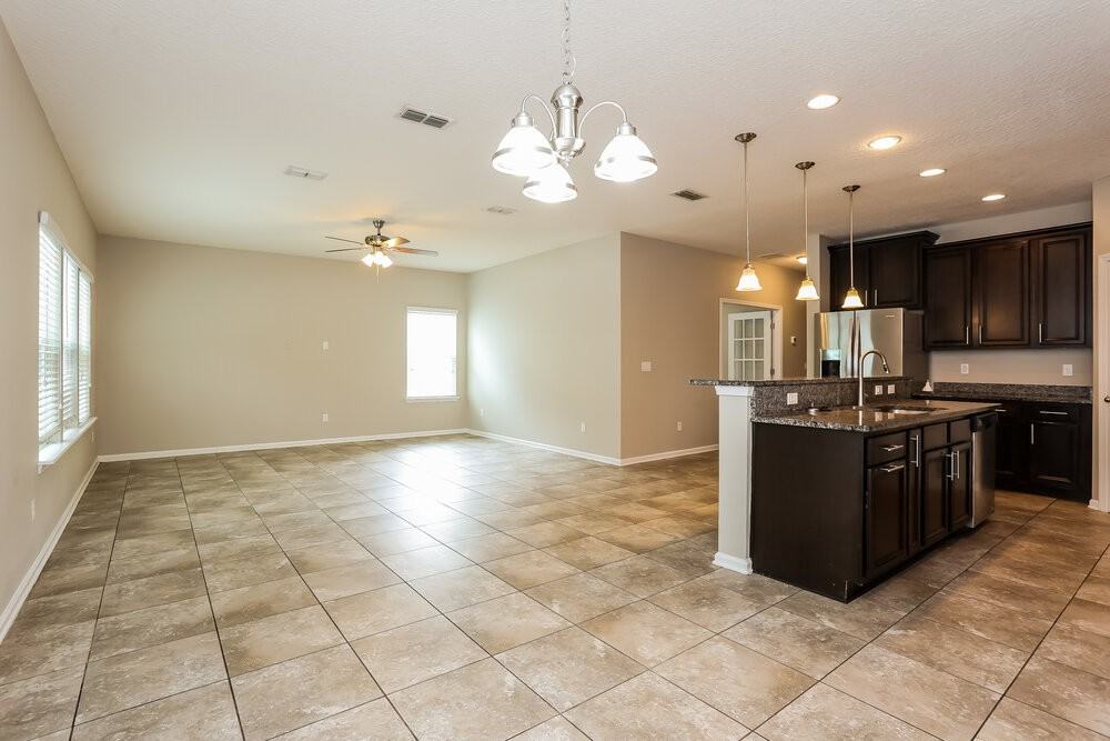 646 Drysdale Dr - Photo 5 of 17