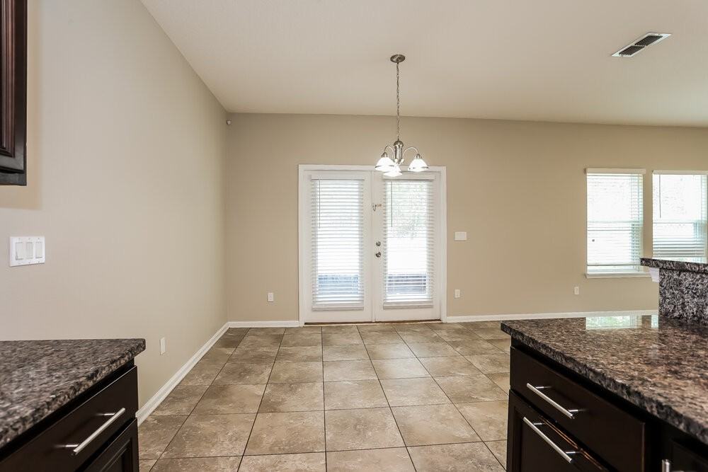 646 Drysdale Dr - Photo 6 of 17